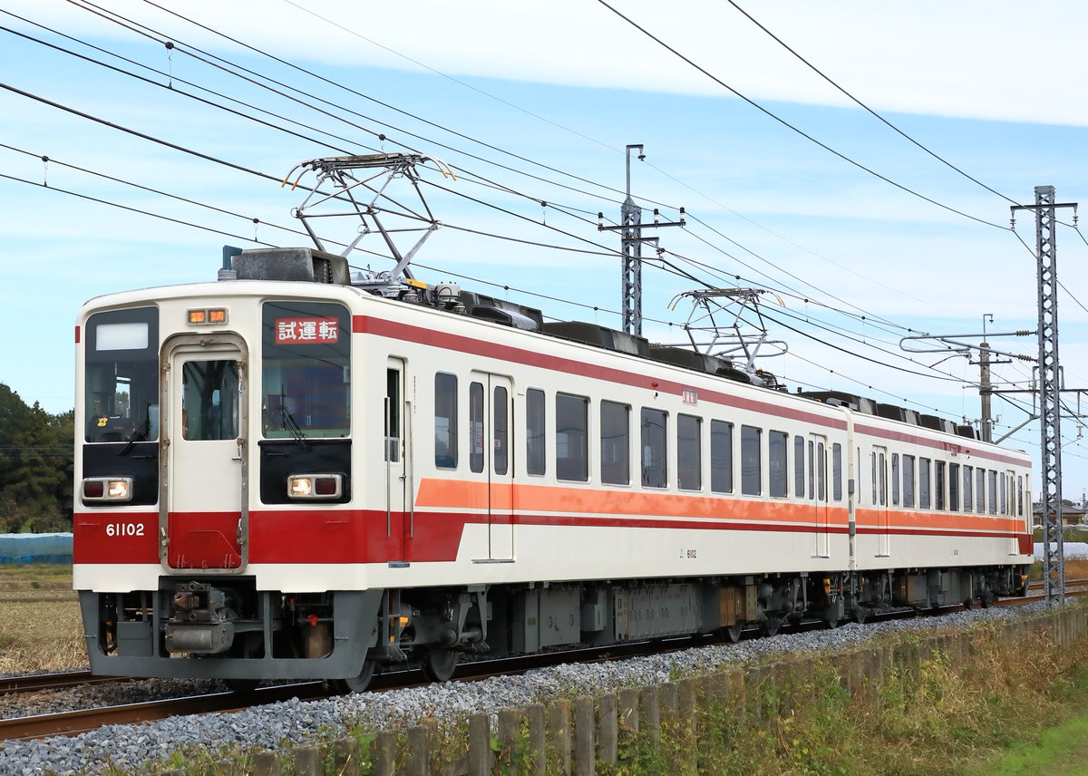 _HETAPhoto's tweet photo. 2025/11/11 野岩鉄道 6050型 61102編成 試運転 東武日光線 沿線にて。 https://t.co/1PQt9eDkyJ