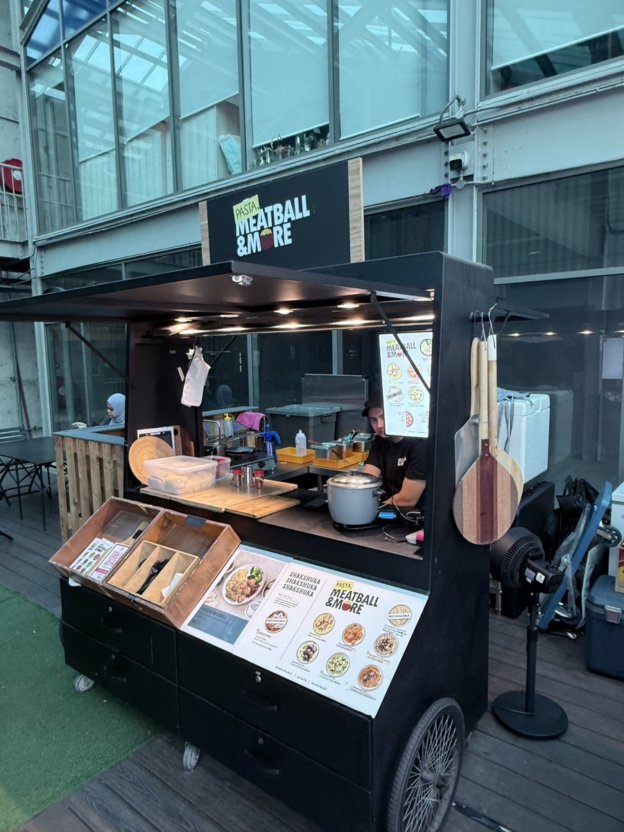 MrRodk's tweet photo. Tgh ON di RekaScape now !

Ada Indomee Gelabah, Pasta &amp; Meatball, Burger, Chicken wings, Chicken tenders, Char Kueh Teow &amp; Goreng² , Ngicup &amp; Coffee &amp; Matcha. 

Ade sampai malam, leh lepak² makan dan bersantai. 

Waze: RekaScape Cyberjaya 
@CyberjayaBuzz @ourcyberjaya https://t.co/pjz3MrJbOi