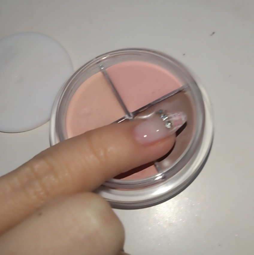 今日の朝、ロムアンドの新作全然使いこなせなかった🥲
もっと研究したい
にしてもネイル殺しすぎる内蓋とサイズ感