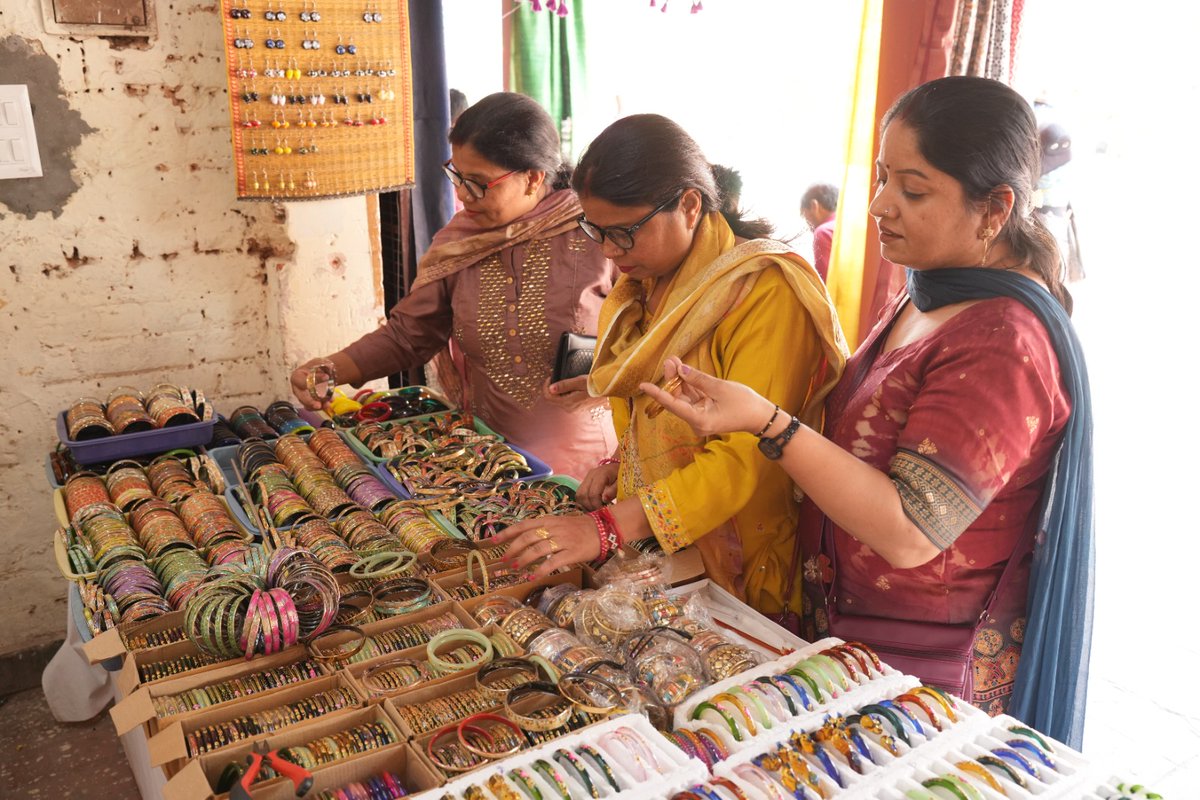 nskfdc's tweet photo. Artisans from across India showcase unique handloom and handicraft creations at #shilpsamagammela2025. Each product reflects India’s rich tradition and craftsmanship, supported by @nskfdc under @MSJEGOI .#dillihaatina
@nbcfdc @NSFDC_MOSJE @pib_MoSJE https://t.co/s8HK9ONBCW