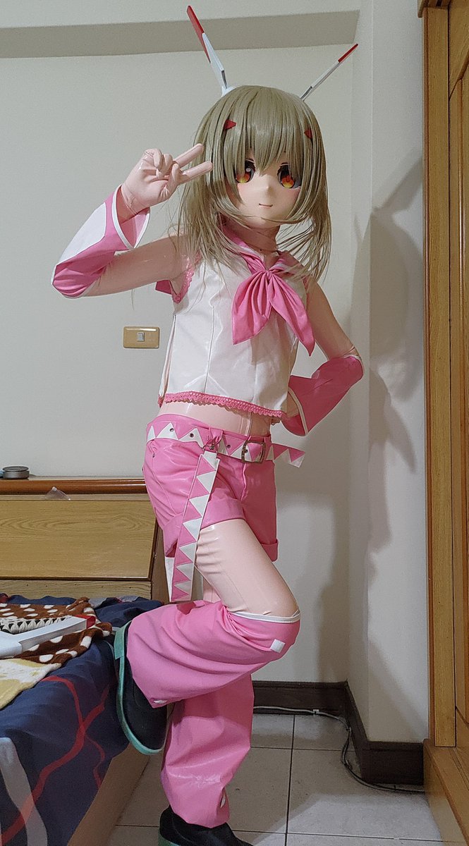 abczzz70's tweet photo. 想發文內容好麻煩🙃
#kigurumi 
#latex https://t.co/syHgLKtxeh