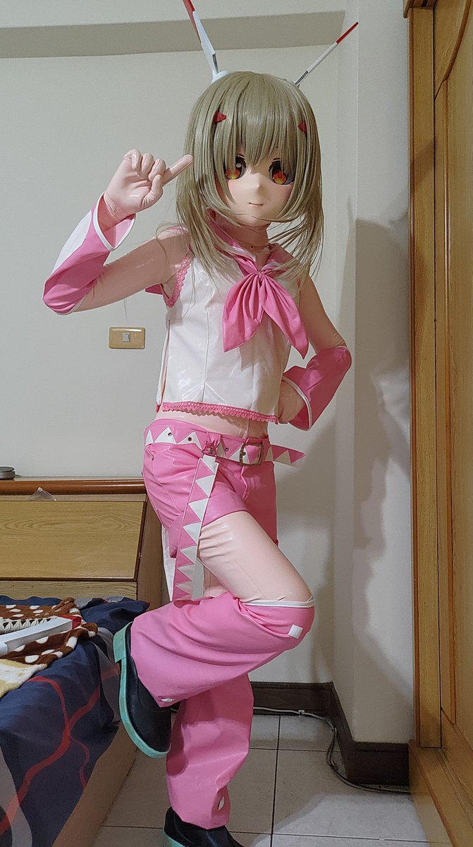 abczzz70's tweet photo. 想發文內容好麻煩🙃
#kigurumi 
#latex https://t.co/syHgLKtxeh
