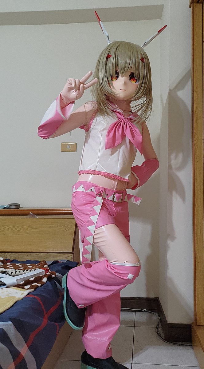 abczzz70's tweet photo. 想發文內容好麻煩🙃
#kigurumi 
#latex https://t.co/syHgLKtxeh