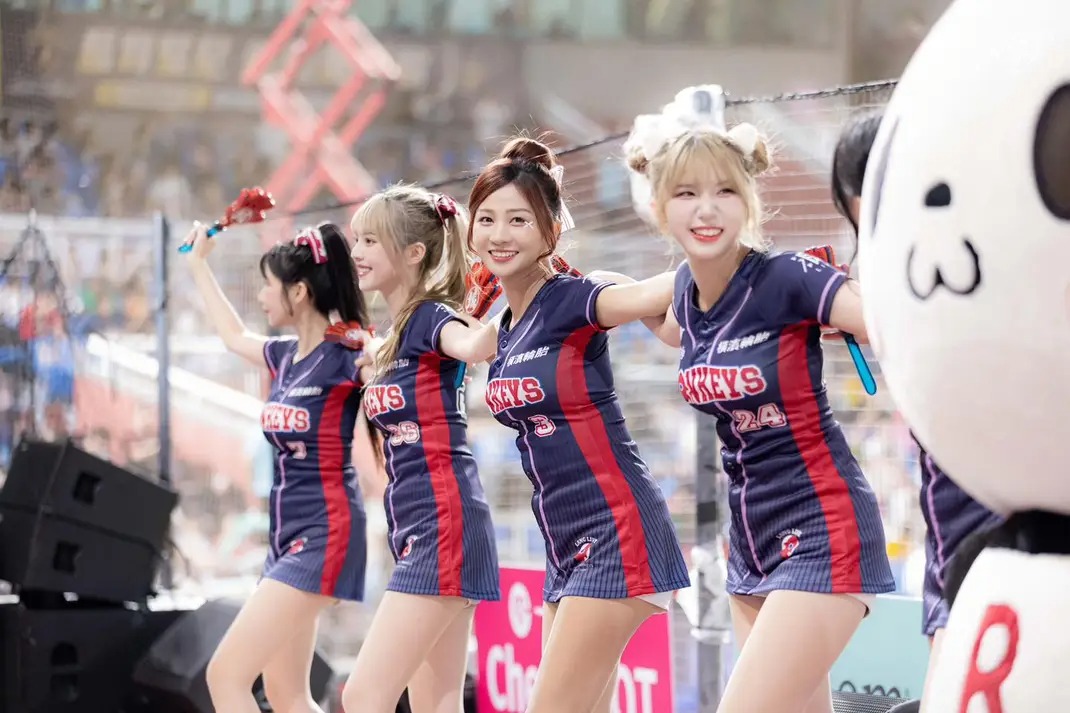 GOCPBL's tweet photo. Rakuten is not paying their cheerleaders!

According to SET News, the Rakuten Monkeys are several months behind on payments to their cheerleaders, the lovely Rakuten Girls. https://t.co/NDH0VhoR9m