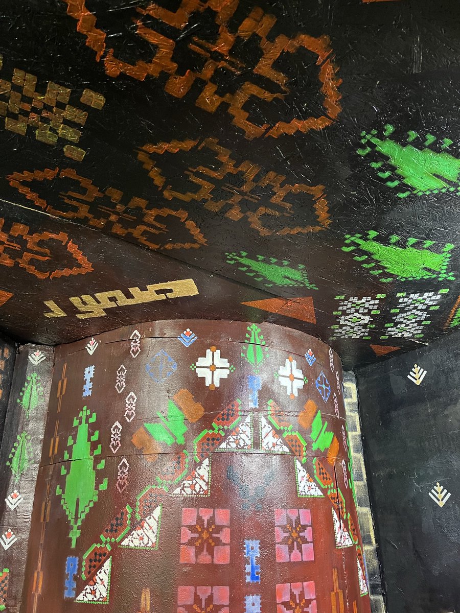 Bir arkadaşım sayesinde dün akşam keşfettim. Filistinli bir aile, Beşiktaş’ta el kadarcık dükkanda  çok da makul fiyata, tertemiz bir lezzet şöleni veriyor. Orada müşteri değil misafirsiniz. Yolu düşene şimdiden afiyetler.