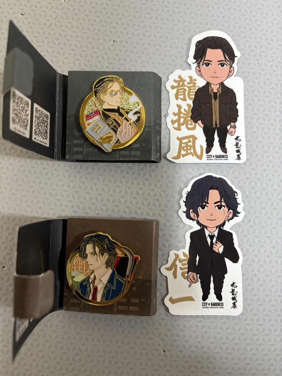 トワイライトウォリアーズ　龍捲風 信一ピンバッジ＆クリアファイル 龍捲風/信一ピンバッジのサイズはこんな感じです。しっかり作られて