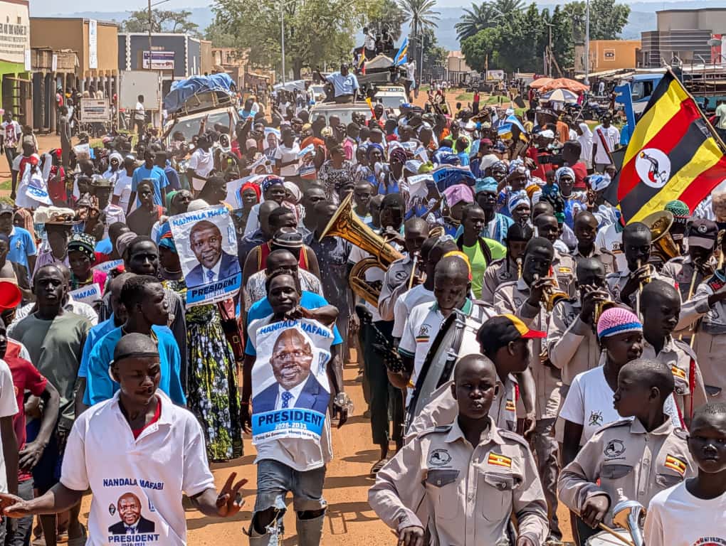 FDCOfficial1's tweet photo. A massive crowd in Obongi welcomed Rt. Hon. Nathan Nandala Mafabi and his team as they arrived via Obongi Ferry from Sinyanya, Adjumani. The message is clear Fixing the Economy, Money in Our Pockets. #FDCInObongi #FDCManifesto #FixingTheEconomyMoneyInOurPockets #FDCUpdates #Uganda