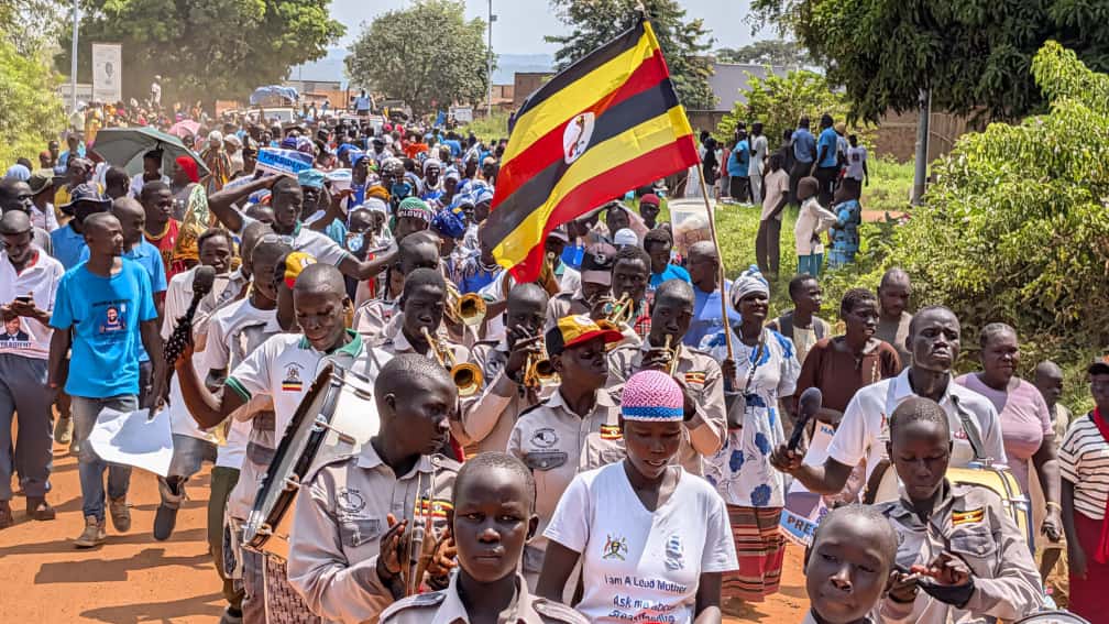FDCOfficial1's tweet photo. A massive crowd in Obongi welcomed Rt. Hon. Nathan Nandala Mafabi and his team as they arrived via Obongi Ferry from Sinyanya, Adjumani. The message is clear Fixing the Economy, Money in Our Pockets. #FDCInObongi #FDCManifesto #FixingTheEconomyMoneyInOurPockets #FDCUpdates #Uganda