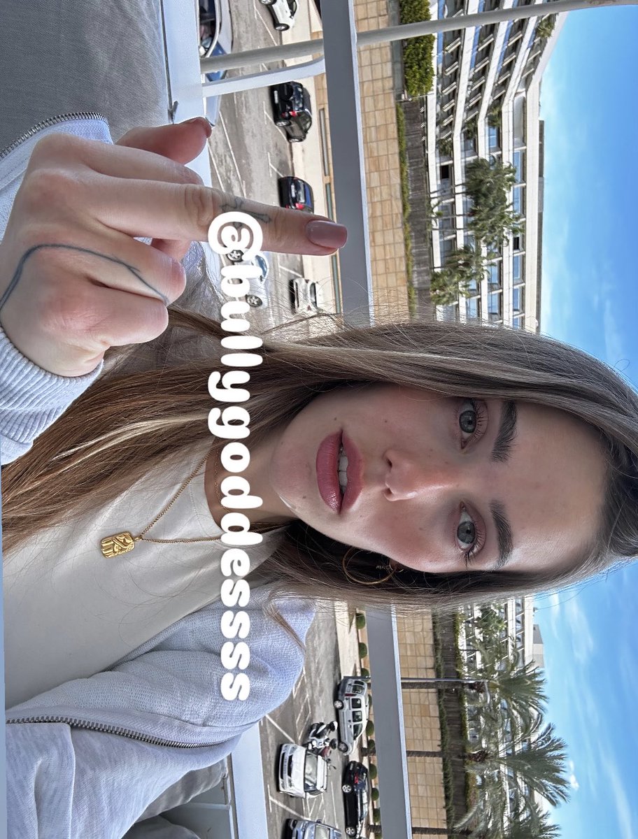 BullyGoddessss tweet media