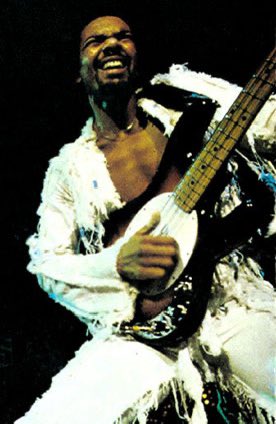 yukimasa_obi's tweet image. 今日はベースの日か。
では私が尊敬しているベーシストを3人挙げてみるかな♪
①ルイス・ジョンソン
②ビリー・シーン(MR.BIG)
③草刈愛美(サカナクション)

で、ギターの日はいつだ？
#ベースの日