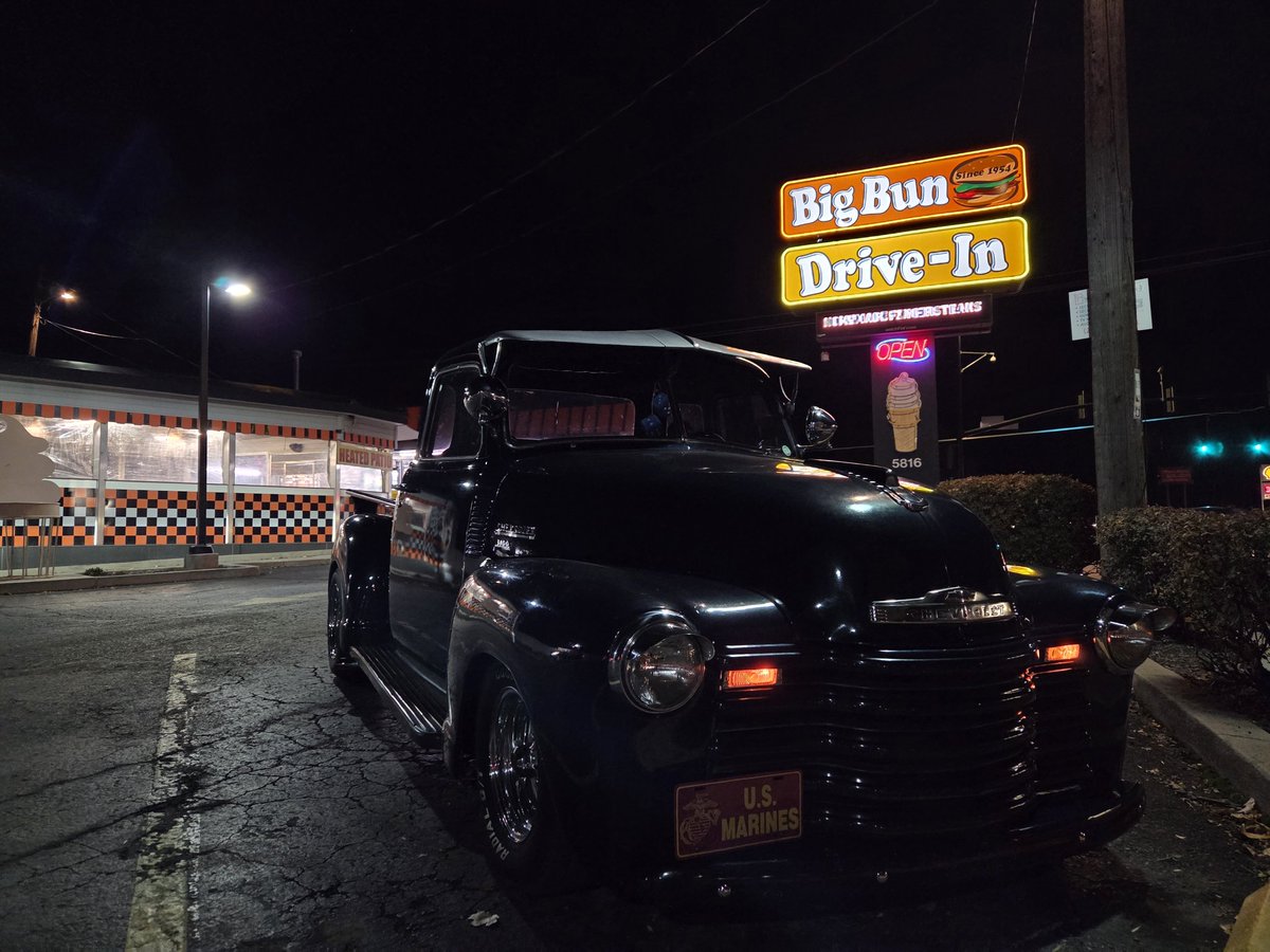 Philmoore1776's tweet image. @Philmoore1776 
Late Night Snack
 #chevrolet  #streetrod #bigblockchevy