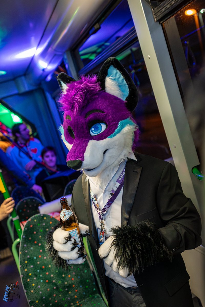 RyuxWolf's tweet image. Finished my pictures of the 1. Augsburger Partytram! @mucfurrytram @MuenchnerFurs 

Have fun watching them! :3 

[LINK]
flickr.com/gp/138045540@N…

Suiter:

@/ao_deerfox on TG
@VampieLp 
@_OnlyMaple 
@astertz_