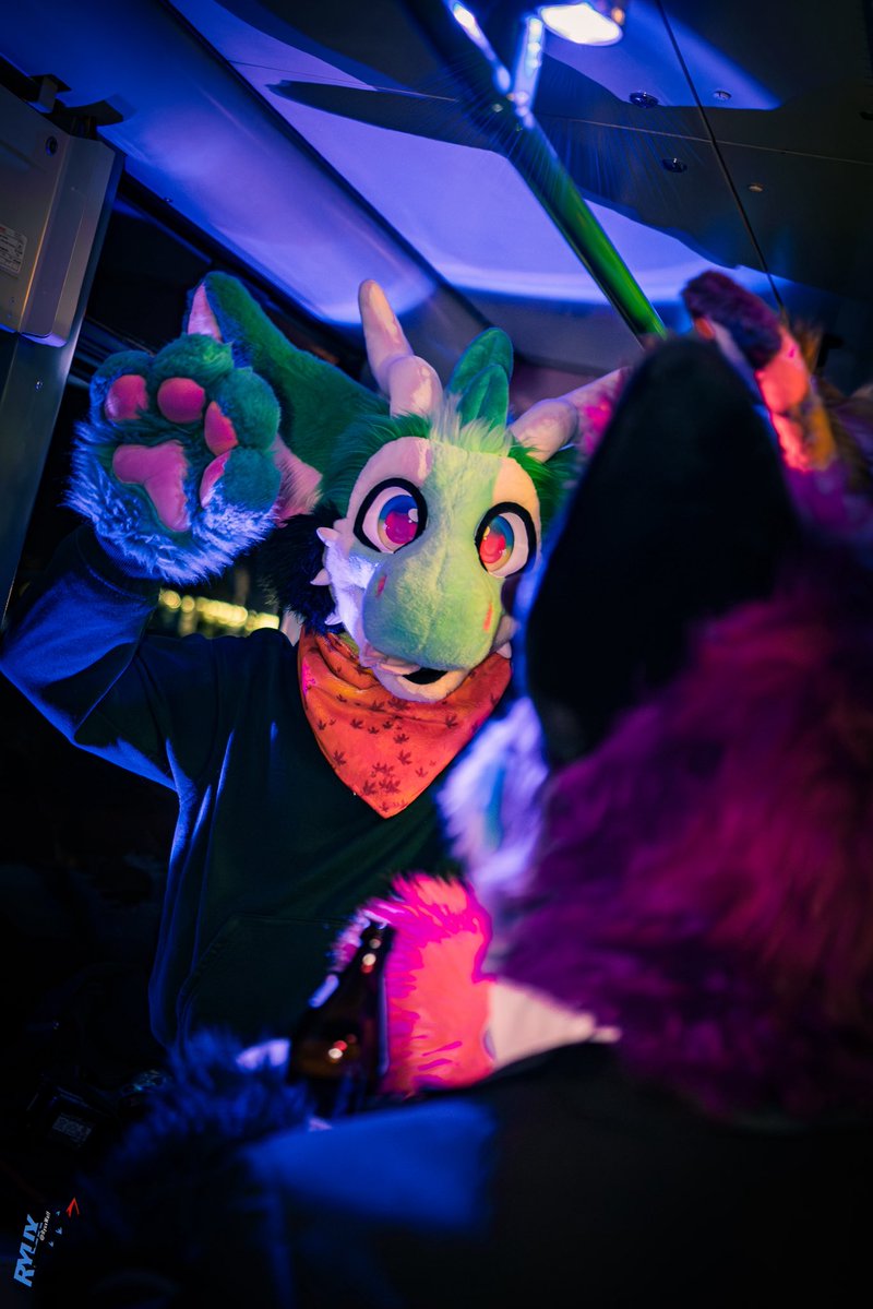 RyuxWolf's tweet image. Finished my pictures of the 1. Augsburger Partytram! @mucfurrytram @MuenchnerFurs 

Have fun watching them! :3 

[LINK]
flickr.com/gp/138045540@N…

Suiter:

@/ao_deerfox on TG
@VampieLp 
@_OnlyMaple 
@astertz_