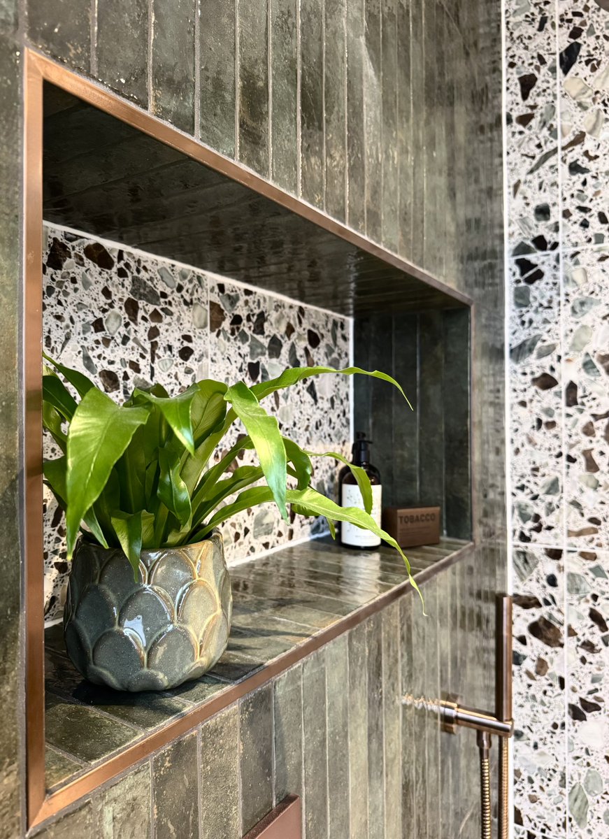 TheTapEndDesign's tweet image. Are you a basket, alcove or shelf person when it comes to showers and bottle storage? 

We like a bit of everything and we are always trying out new inventive ways to bring interest to this element of practical bathroom design 🤍 

Inspire us today, tell us what ideas you have?