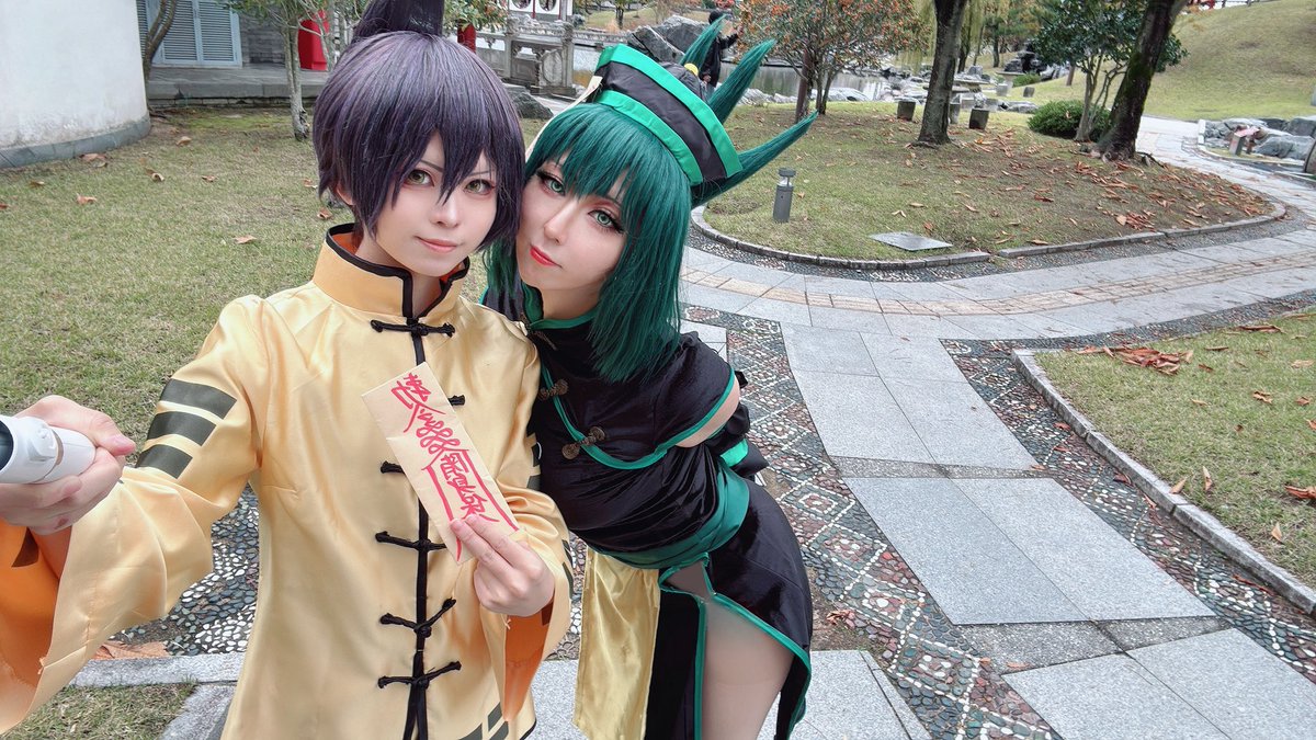 シャーマンキングのふんクロの限定衣装で撮影しに泊まりでで鳥取行ったのだけでも楽しすぎたんだ！、

チタ蓮のピン撮中、観光客らしき男の人に「シャーマンキングですか？本物ですね！」って言われてたの見て静かにニヤつく姉⇽

『せやろ！うちの子本物やろ！』って脳内で絡んでたワイ(‘ω’)