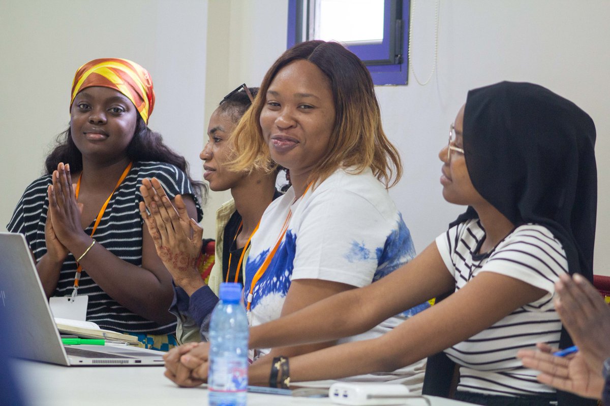 𝗨𝗻𝗲 𝗯𝗲𝗹𝗹𝗲 𝗲𝘅𝗽𝗲́𝗿𝗶𝗲𝗻𝗰𝗲 𝗱𝗲 𝗽𝗮𝗿𝘁𝗮𝗴𝗲 𝗮̀ 𝗹’𝗔𝗺𝗯𝗮𝘀𝘀𝗮𝗱𝗲 𝗱’𝗘𝘀𝗽𝗮𝗴𝗻𝗲, 𝗮𝘂𝘅 𝗰𝗼̂𝘁𝗲́𝘀 𝗱𝗲𝘀 𝗷𝗲𝘂𝗻𝗲𝘀 𝗰𝗿𝗲́𝗮𝘁𝗿𝗶𝗰𝗲𝘀 𝗺𝗮𝗹𝗶𝗲𝗻𝗻𝗲𝘀 𝗽𝗮𝘀𝘀𝗶𝗼𝗻𝗻𝗲́𝗲𝘀 𝗽𝗮𝗿 𝗹𝗮 𝗺𝗼𝗱𝗲 𝗲𝘁 𝗹’𝗲𝗻𝘁𝗿𝗲𝗽𝗿𝗲𝗻𝗲𝘂𝗿𝗶𝗮𝘁.

Dans le