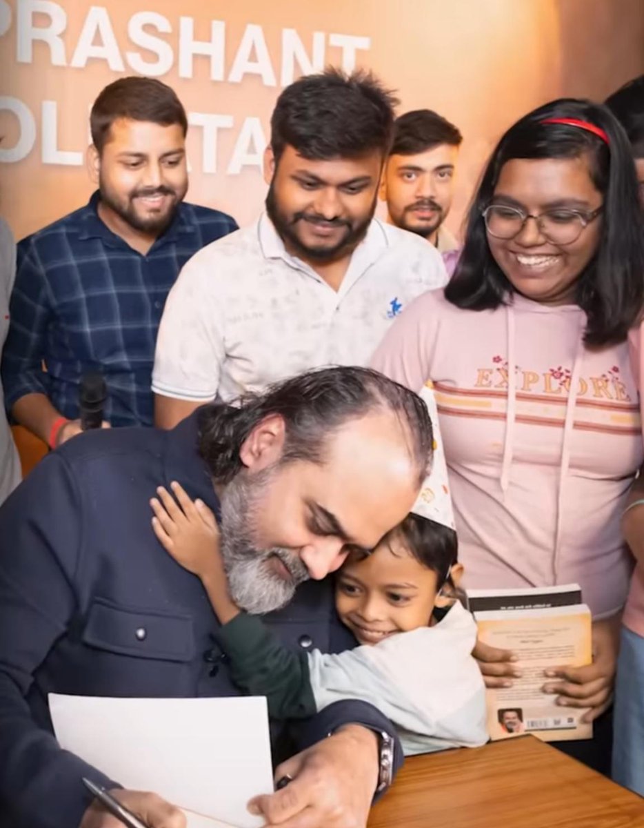 करूंगा क्या जो मोहब्बत में हो गया नाकाम
मुझे तो और कोई काम भी नहीं आता

-----------

होश वालों को ख़बर क्या बे-ख़ुदी क्या चीज़ है
इश्क़ कीजे फिर समझिए ज़िंदगी क्या चीज़ है

#AcharyaPrashant