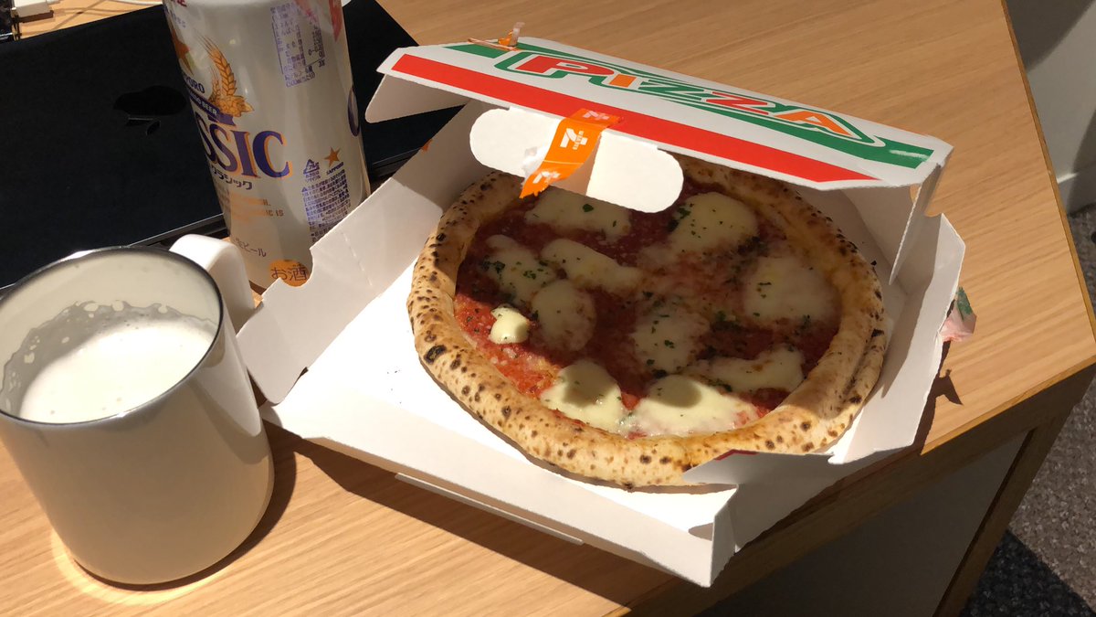 セブイレでピザ頼める…急遽変更して
平日だけどアルコールも🍺