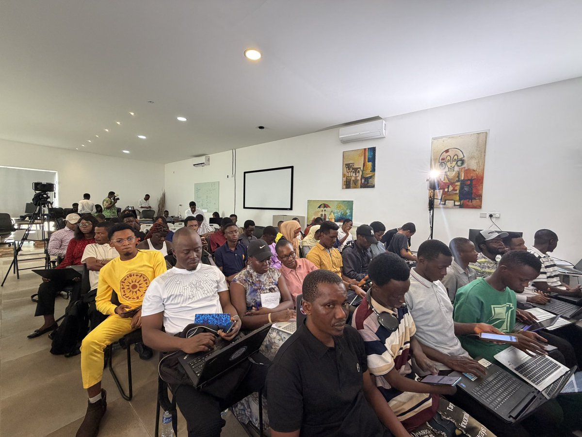SLDTP_GoSL's tweet photo. Day Two: Hackathon Continues 

@MoCTI_SL @ChristexFndn 
#sldtp 
#innovation https://t.co/ec3XU0XLeP