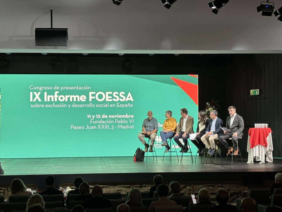 Comienza la mesa redonda “Tensiones presentes y retos de futuro desde la transformación de la estructura social y la realidad de la exclusión”.

Intervienen Luis Ayala, Mª Ángeles Davia, Auxiliadora González, Miguel Laparra, Maite Montagut e Imanol Zubero.

#LaRealidadQueEs