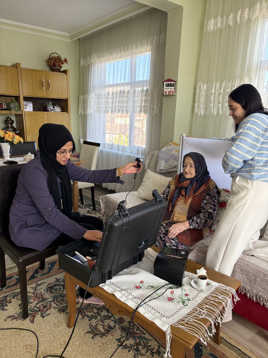 Gönül projemiz
#AdresteNüfusHizmeti kapsamında 1939 doğumlu Rukiye ve 1942 doğumlu Nafia teyzenin kimlik kartı müracaatlarını  adreslerinde aldık. Sağlıklı günlerde kullanmaları dileklerimizle. #HayatınızınHerAnında
#HayatKimliğinleKolay 
<a href="/EskpzrKymkmlk/">Eskipazar Kaymakamlığı</a>