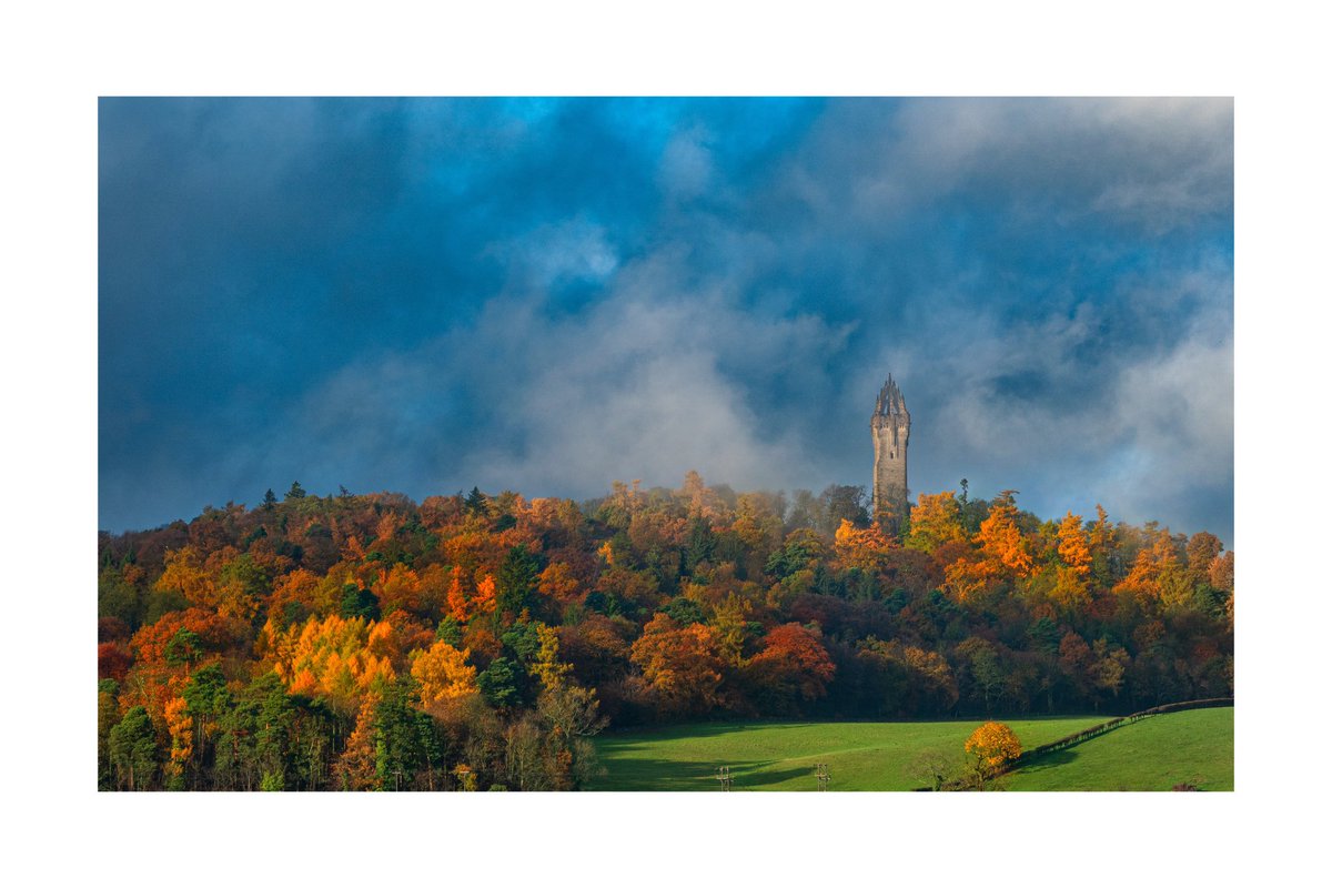 Ian_Barnes's tweet photo. @TheWallaceMon Wallace Monument with surrounding trees in full autumnal colour.  @StormHour https://t.co/nFkDL3LpgU