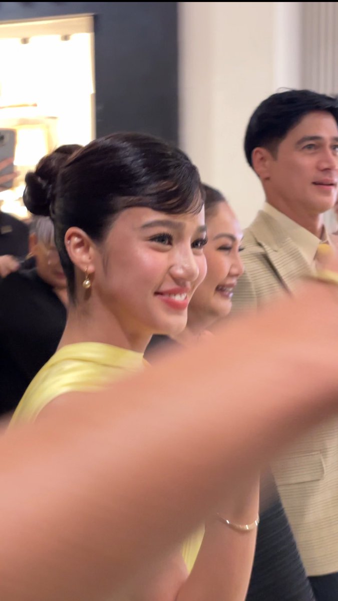 FACE CARD MISS MAEM

BELLE AS GERI

#MeetGreetAndBye
#MGBTheWorldPremiere