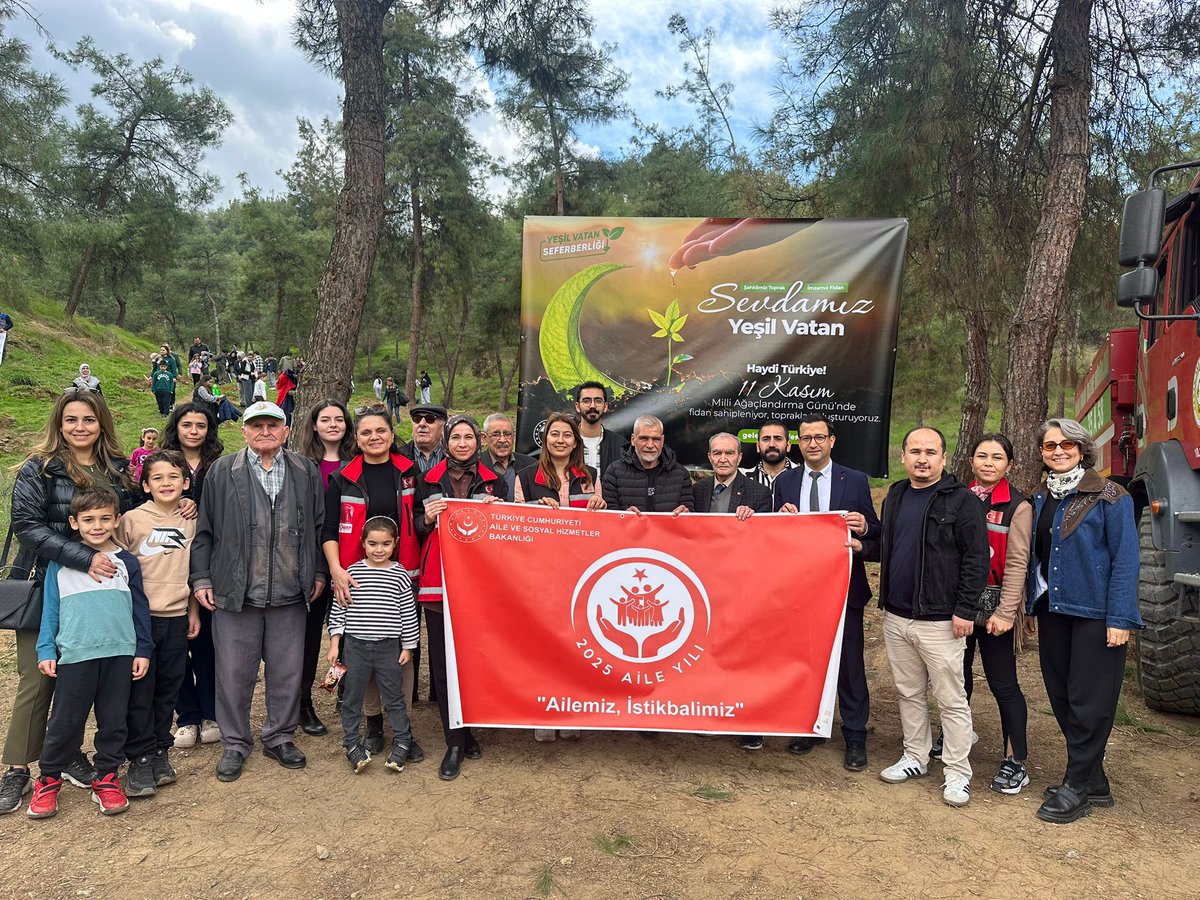 🌳Salihli Sosyal Hizmet Merkezimiz ve Salihli Huzurevimiz olarak, Salihli İlçe Tarım ve Orman Müdürlüğü tarafından düzenlenen 11 Kasım Milli Ağaçlandırma Günü fidan dikimi etkinliğine katılım sağladık.

Geleceğimiz için bugün bir fidan diktik, yeşil yarınlara umut ektik. 💚