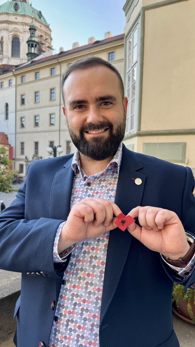 Dnes si připomínáme Den válečných veteránů. Pamětní květ vlčího máku každoročně představuje neodmyslitelný symbol úcty a vděčnosti všem ženám a mužům, kteří sloužili své vlasti 🇨🇿

Podpořte naše veterány zakoupením fyzického vlčího máku nebo DiGiMÁKu <a href="/vojenskyfond/">Vojenský fond solidarity</a> 🌺