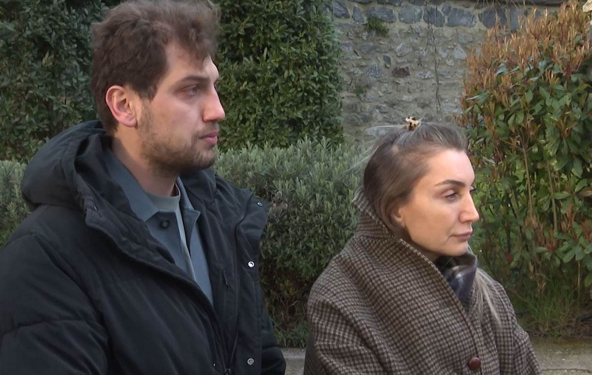 Aylardır Kamuya ait Köşkü boşaltmayan Dilek İmamoğlu,

4 bin sayfalık iddianamenin açıklanmasına birkaç gün kala Köşkü boşalttı.

Ne tesadüf dimi❗️