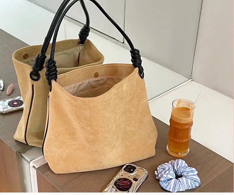 #Tgtwittos ,Découvrez nos sacs Hobo en daim : souples, spacieux et ultra-chics.
L’allure effortless qu’on aime ✨