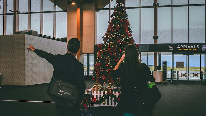 IndiaToday's tweet photo. There's a new buzzword and it's called 'airport divorce'. Mind you, it's not what you think it is.
#AirportDivorce #IndiaTodayFeatures
https://t.co/y9th17e8aq https://t.co/FchuE9NxNu