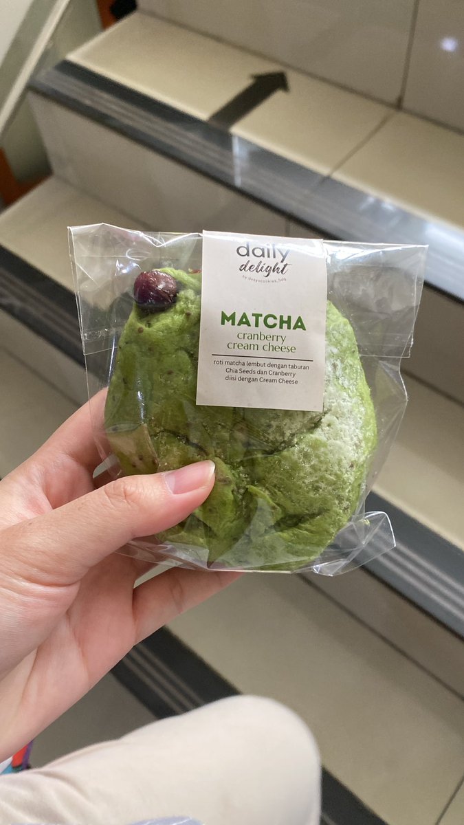 kok kantin jualan ini ya baru tau ini isi cream cheese nya banyak bgt