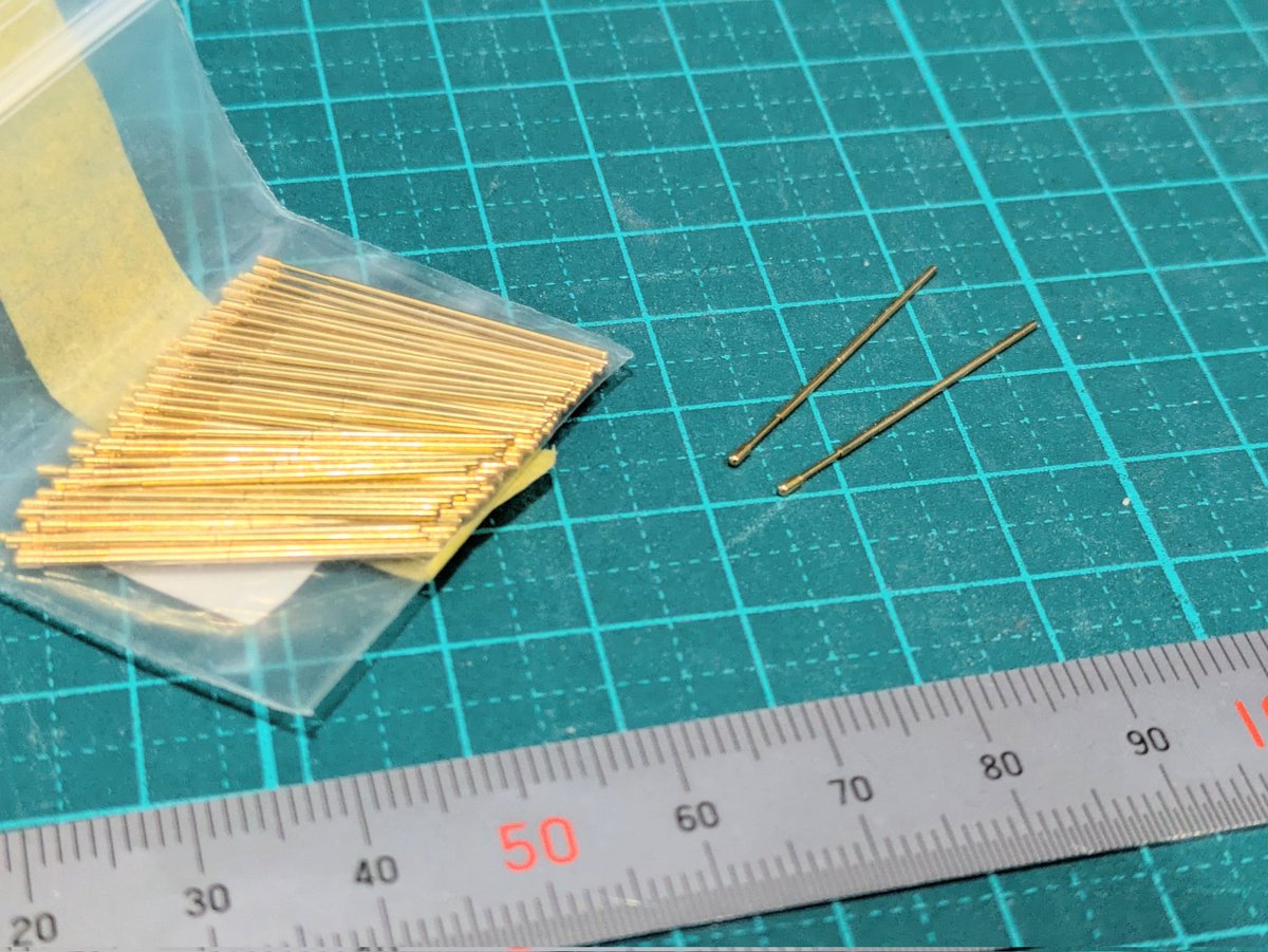 roughrobotics's tweet image. ポゴピン！！
と呼ばれるピンを買ってみた名前がカワイイ。この小さいピンの中にバネが入っているの凄いな〜メカ的な何かにも使えそう。
このピンをスルーホールに押し当てて書き込みとかしたいと考え中