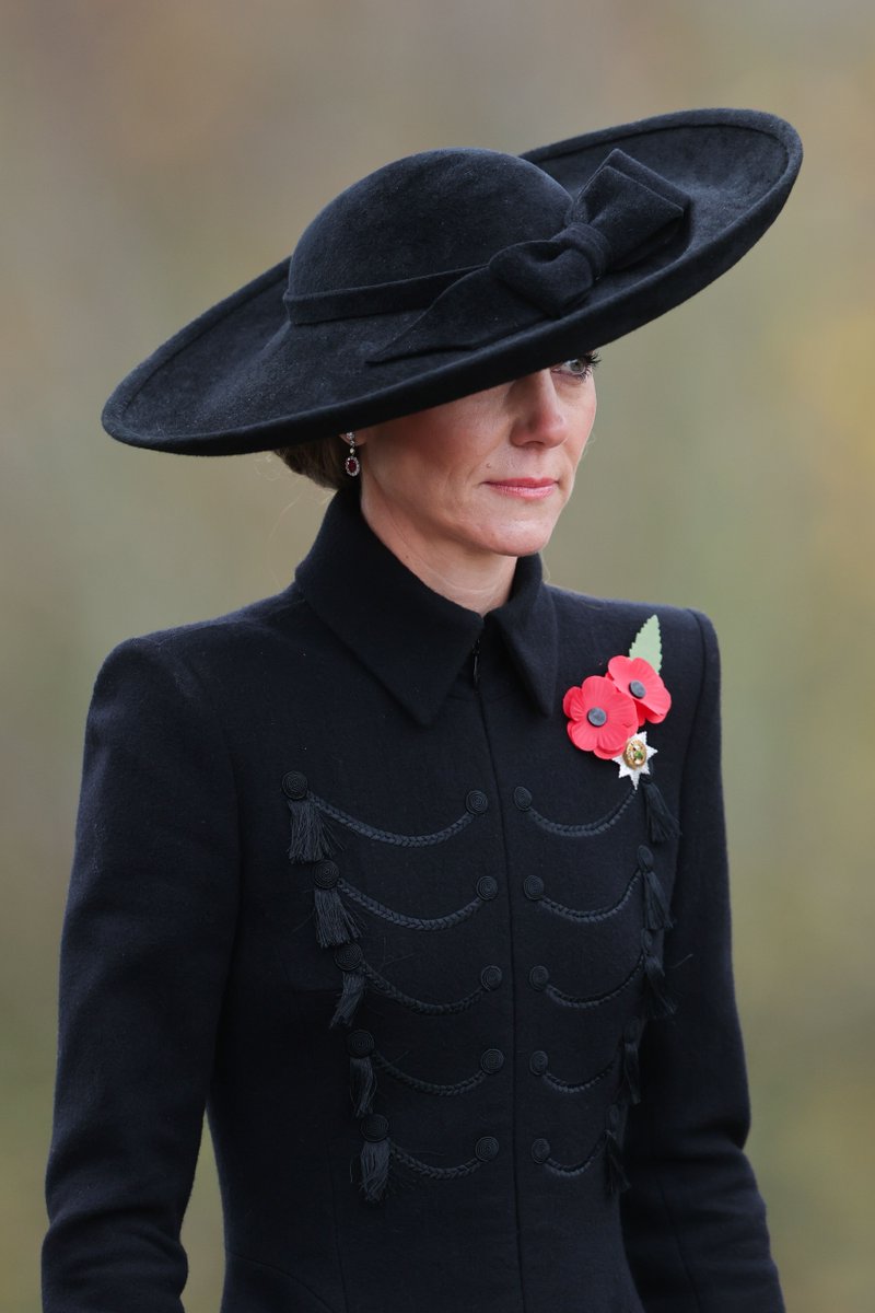 The Princess of Wales ears rarely-seen ruby and diamond earrings as she makes historic solo appearance on Armistice Day
tatlermagazine.visitlink.me/gzxXPW