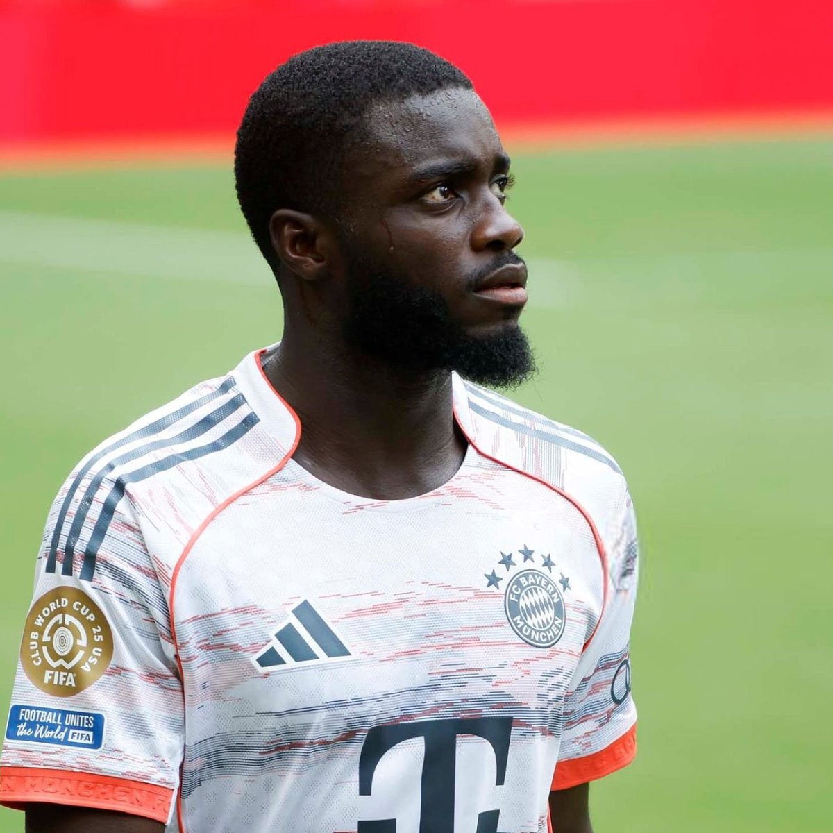 lnstantFoot's tweet image. 👀 𝗖𝗘𝗦 𝗝𝗢𝗨𝗘𝗨𝗥𝗦 𝗡&apos;𝗢𝗡𝗧 𝗧𝗢𝗨𝗝𝗢𝗨𝗥𝗦 𝗣𝗔𝗦 𝗣𝗥𝗢𝗟𝗢𝗡𝗚𝗘́ 𝗔𝗩𝗘𝗖 𝗟𝗘𝗨𝗥 𝗖𝗟𝗨𝗕 𝗘𝗧 𝗣𝗢𝗨𝗥𝗥𝗔𝗜𝗘𝗡𝗧 𝗣𝗔𝗥𝗧𝗜𝗥 𝗟𝗜𝗕𝗥𝗘𝗦 𝗟&apos;𝗘́𝗧𝗘́ 𝗣𝗥𝗢𝗖𝗛𝗔𝗜𝗡 :

🇫🇷 Dayot Upamecano
🇫🇷 Ibrahima Konaté
🇫🇷 Mike Maignan
🇫🇷 Karim Benzema
🏴󠁧󠁢󠁥󠁮󠁧󠁿 Marc Guéhi
🇷🇸…