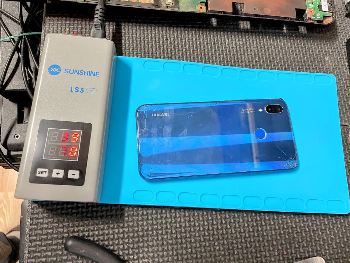 jrjelinek's tweet image. Odlepování displeje mobilu je opruz. Horký vzduch a trpělivost. Moc mobily nedělám, tak jsem neřešil. Ale dozrálo, a pořídil jsem nahřívací staničku. Měl jsem to udělat už dávno. Obrovská výhoda je přesně kontrolovaná teplota a pohodlí. Stojí za každý dolar.😍
#protip