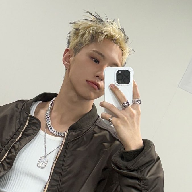 kwonevu's tweet photo. 홋님 비하인드 바로 올려주는 거 너무 고마우시다
너무 잘생겼어….. https://t.co/IWszvHBB4V