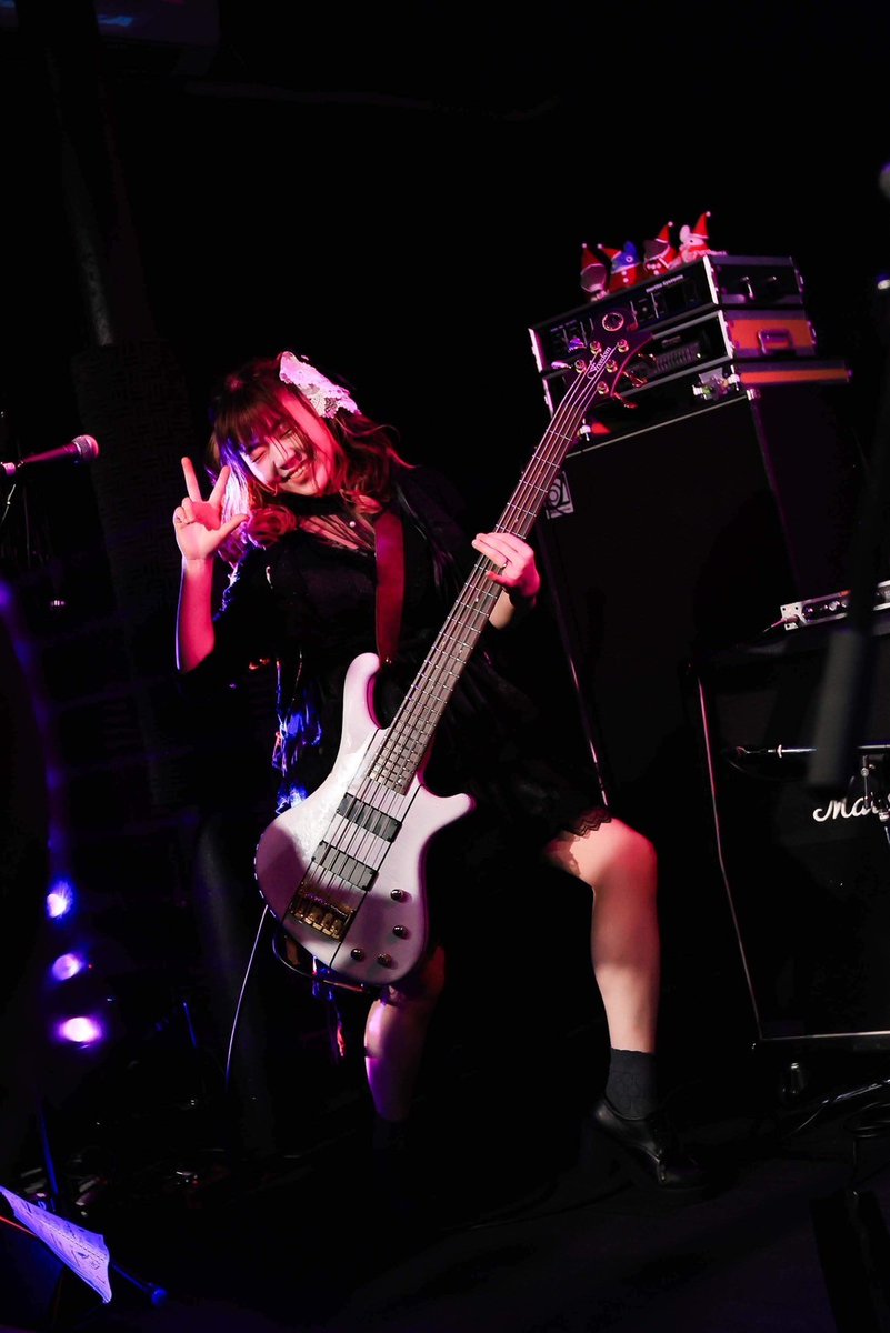 harachan444's tweet image. #ベースの日 
5弦やけどw
めちゃかっこよくてかわいいまあさ。いつかまた会いたい☺️︎
#Marsa