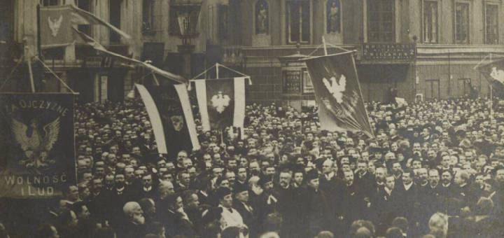 SanacjaPosting's tweet photo. The first ever independence day celebration is a march held in Warsaw on November 11th. The day prior on November 10th, Józef Piłsudski had returned to Warsaw via a train from Berlin after being released from Magdeburg Fortress where he resided with Kazimierz Sosnowski https://t.co/AORsgZAEwA