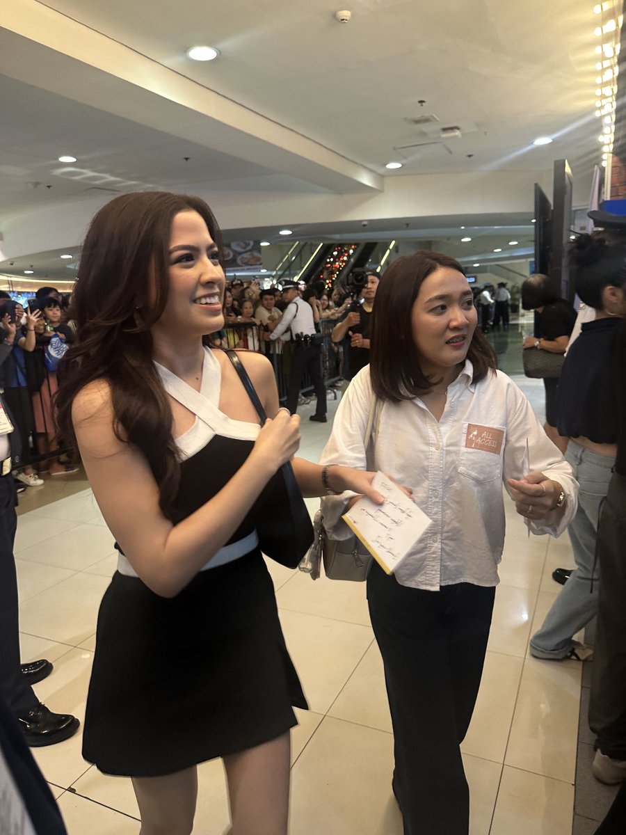 ABSCBNpr's tweet photo. Alexa Ilacad joins the celebration at the “Meet, Greet &amp; Bye” premiere night. ✨

#MeetGreetAndBye 
#MGBTheWorldPremiere https://t.co/sgHWLk0yeo