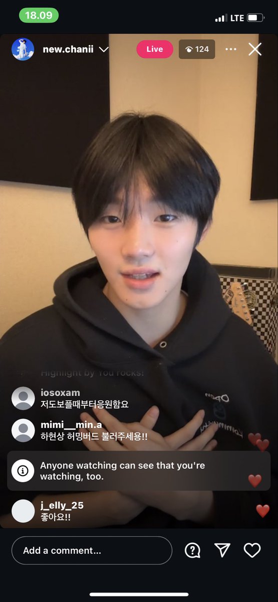 monchicii's tweet photo. Sambil nontonin yoonchan live 😙😙 https://t.co/Bw0uUq18q1