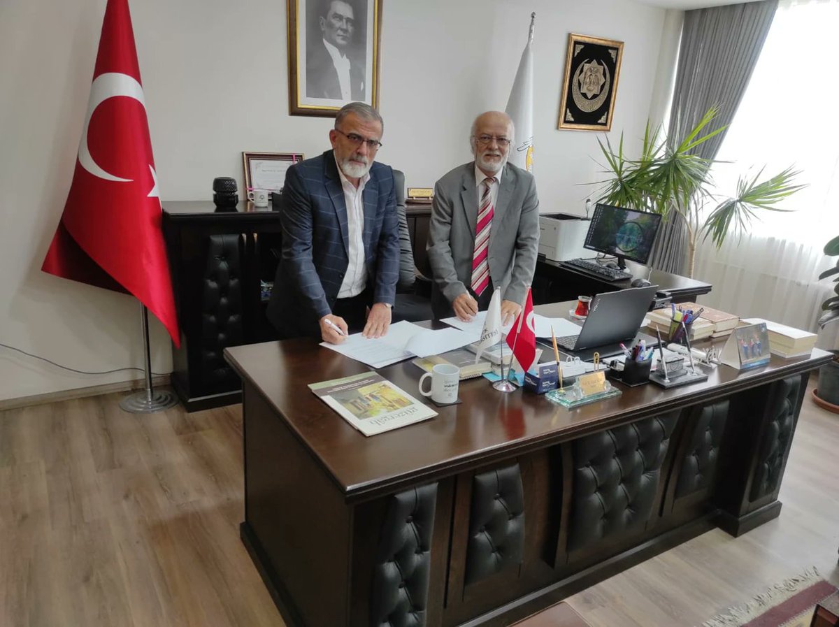 Selçuk Üniversitesi İlahiyat Fakültesi ile Şükrü Doruk Kız Anadolu İmam Hatip Lisesi arasında eğitim, araştırma ve toplumsal hizmet alanlarında iş birliğini güçlendirmeyi amaçlayan bir iş birliği protokolü imzalandı.

selcuk.edu.tr/Birim/fakultel…