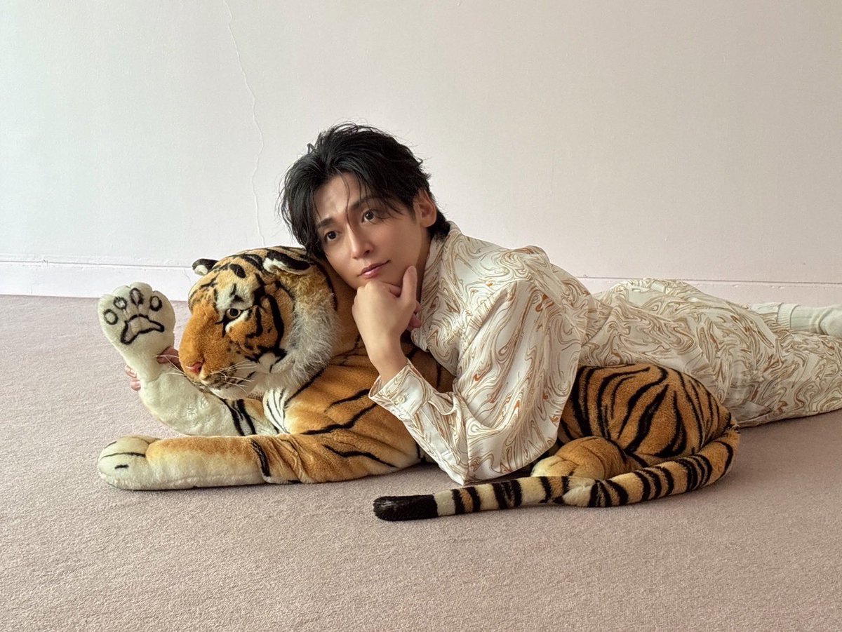 虎さんページ タイダイ染め虎日本庭園パーカー 絡繰魂 224066 和柄 和風 刺繍 ムラ