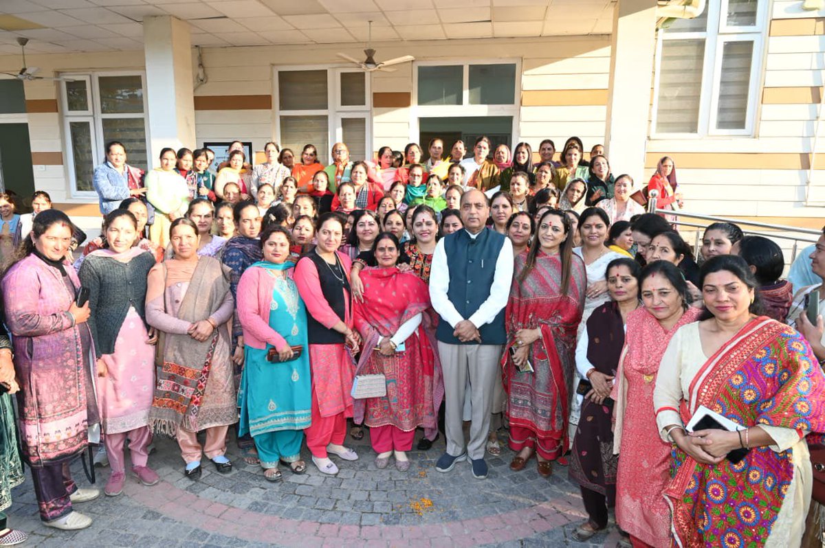 jairamthakurbjp's tweet image. जिला मण्डी की महिला मोर्चा की नवनिर्मित कार्यकारिणी की परिचय बैठक में शामिल हुआ। 

नवनियुक्त कार्यकारिणी से परिचय और संवाद ऊर्जा और उत्साह से भरा रहा।

कार्यकारिणी के सभी सदस्यों को नई जिम्मेदारियों के लिए हार्दिक शुभकामनाएँ।

मुझे पूर्ण विश्वास है कि आप सब अपनी निष्ठा और समर्पण…