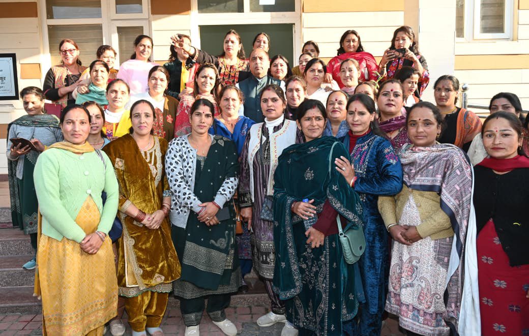 jairamthakurbjp's tweet image. जिला मण्डी की महिला मोर्चा की नवनिर्मित कार्यकारिणी की परिचय बैठक में शामिल हुआ। 

नवनियुक्त कार्यकारिणी से परिचय और संवाद ऊर्जा और उत्साह से भरा रहा।

कार्यकारिणी के सभी सदस्यों को नई जिम्मेदारियों के लिए हार्दिक शुभकामनाएँ।

मुझे पूर्ण विश्वास है कि आप सब अपनी निष्ठा और समर्पण…