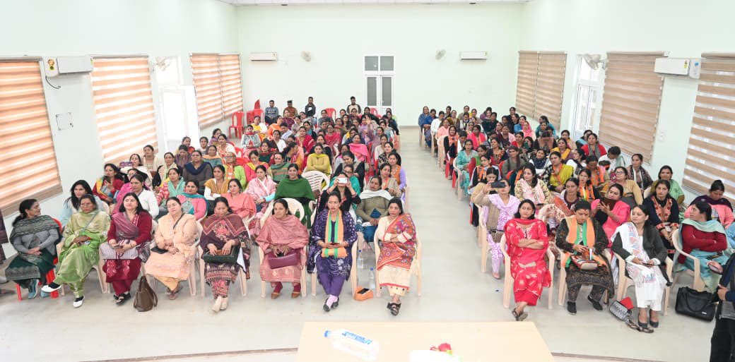 jairamthakurbjp's tweet image. जिला मण्डी की महिला मोर्चा की नवनिर्मित कार्यकारिणी की परिचय बैठक में शामिल हुआ। 

नवनियुक्त कार्यकारिणी से परिचय और संवाद ऊर्जा और उत्साह से भरा रहा।

कार्यकारिणी के सभी सदस्यों को नई जिम्मेदारियों के लिए हार्दिक शुभकामनाएँ।

मुझे पूर्ण विश्वास है कि आप सब अपनी निष्ठा और समर्पण…