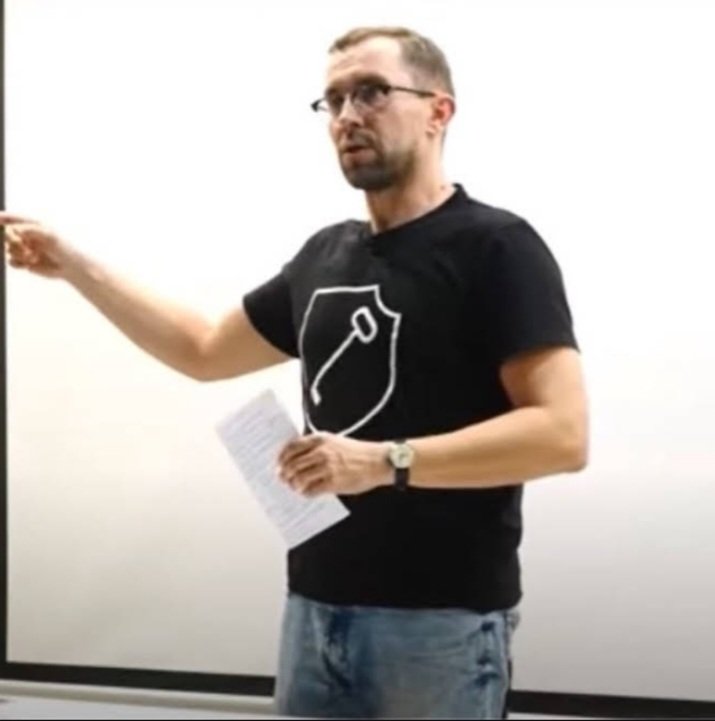 VolDialectics's tweet image. Prawo - bożki p0linu.
Niebawem za zabijanie ludzi młotkiem trafisz do więzienia.
Czy ktoś zadał pytania:
- Skąd się bierze zakaz?
- Kto decyduje o nim?
- Dlaczego jest tak absurdalny
- Jaka jest odpowiedzialność tych, którzy o tym decydują? Czy kiedykolwiek ukarano ich za błędy?