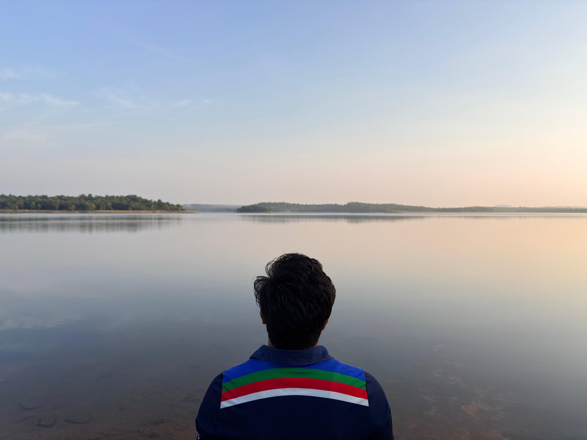 Akashpatel233's tweet image. हकीकत से बहुत दूर है ख्वाहिश मेरी,
 फिर भी ख्वाहिश है के एक ख्वाब सच हो जया !!

#SELFMUSING💫