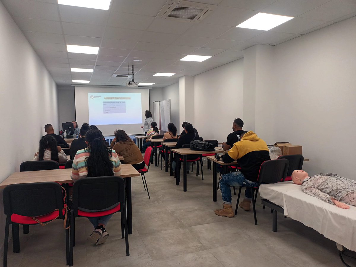 iniciamos III taller de cuidado de personas mayores dirigido a participantes de los programas de #caritasmolina impartido por voluntarias. Muchas gracias por vuestro tiempo ayudando a los demás.